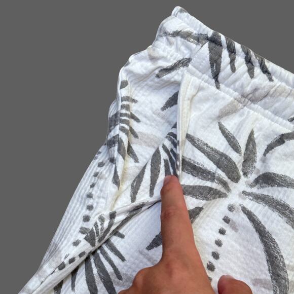 Ben Sherman Regular Fit Size XL Coconut Milk White Multi Terry Short - Picture 2 of 6